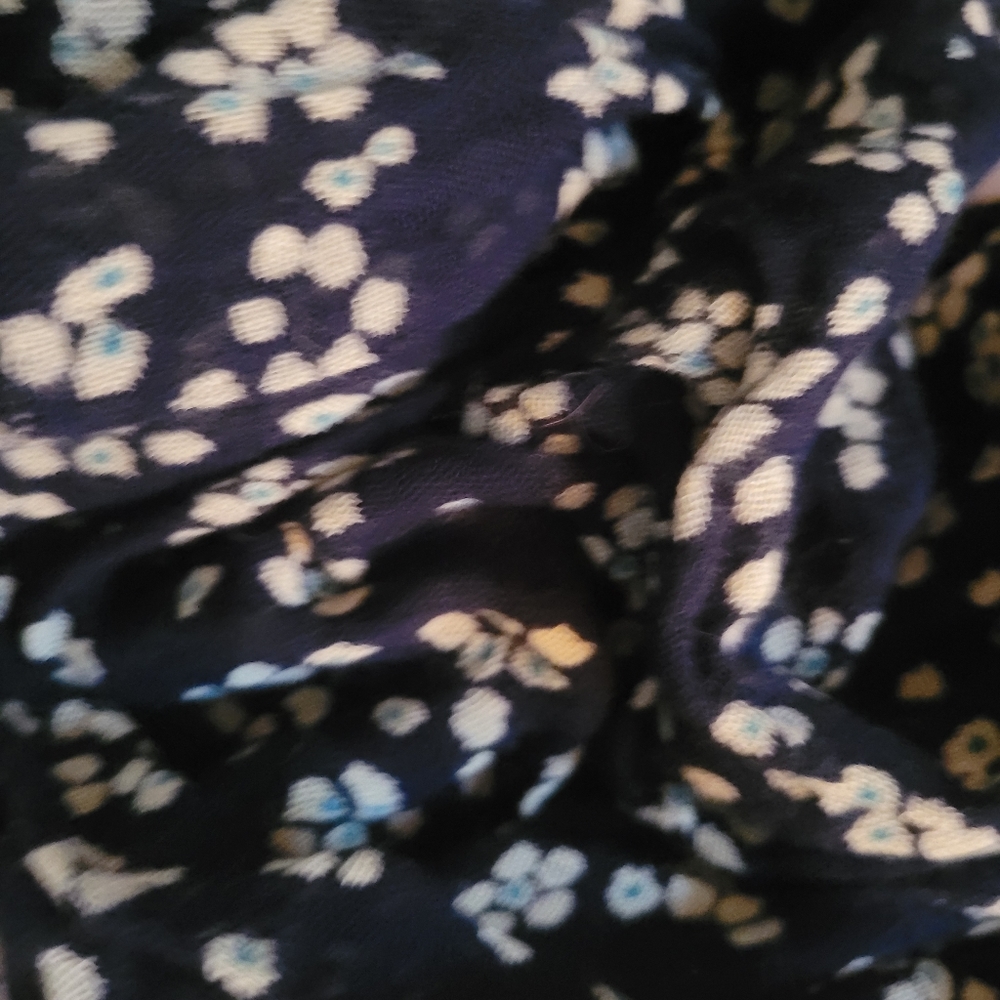 Scarf - Picture 2 of 3